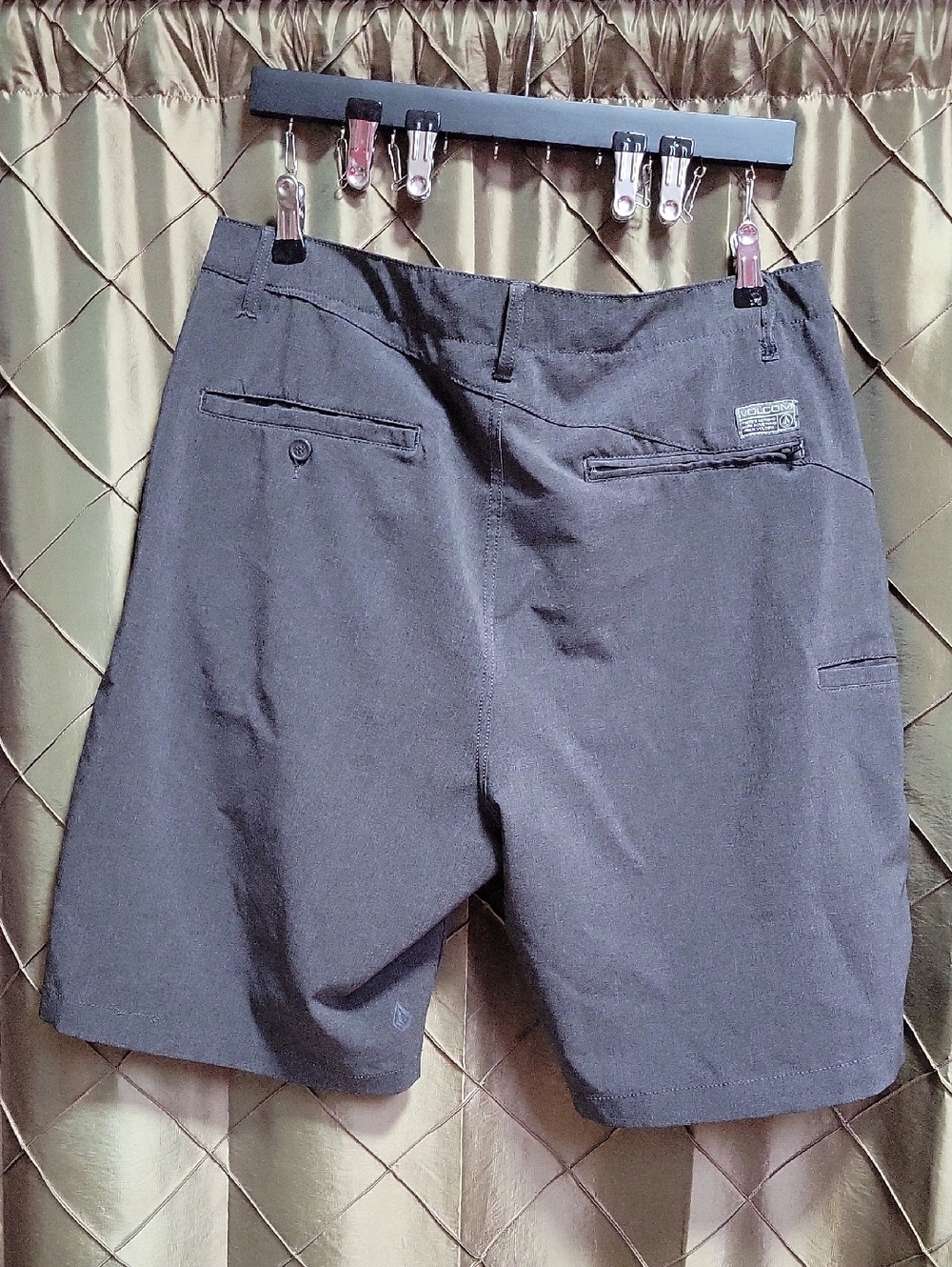 VGUC- Volcom ‘Surf & Turf’ Flat Front 4 Way Stretch Shorts - Picture 6 of 10